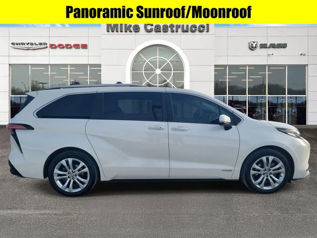 Used 2021 Toyota Sienna Platinum image 3
