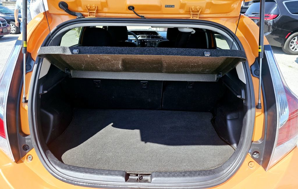 Used 2015 Toyota Prius C image 14