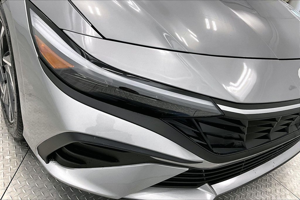 Certified 2025 Hyundai Elantra Sport FWD image 30