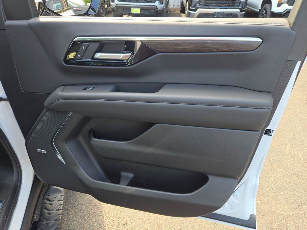 New 2026 Chevrolet Tahoe Z71 w/ Comfort Package AWD/4WD image 5