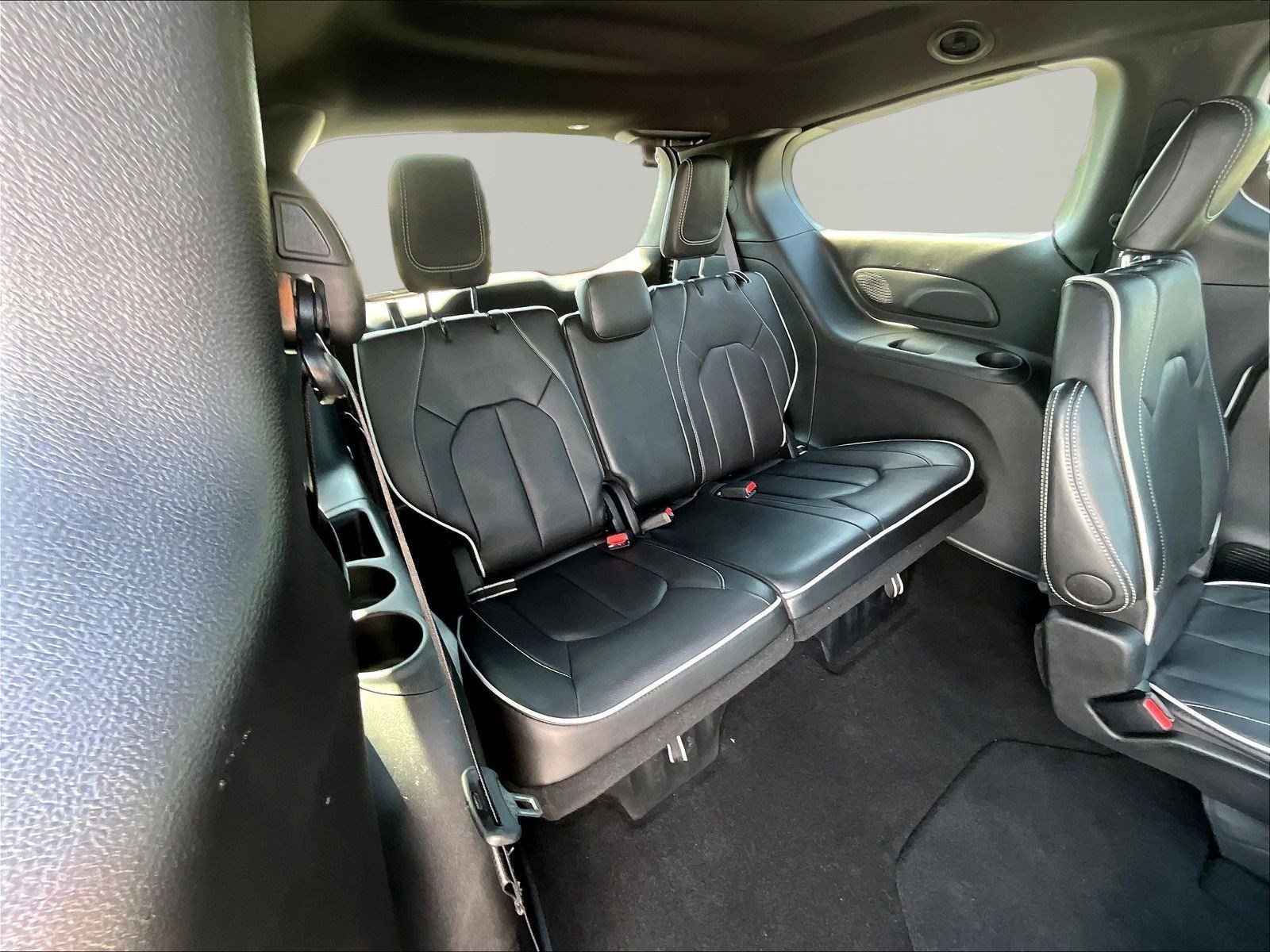 Used 2026 Chrysler Pacifica Limited w/ S Appearance Package FWD image 26