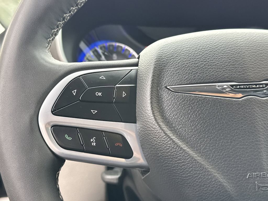 Used 2024 Chrysler Pacifica Touring-L image 33