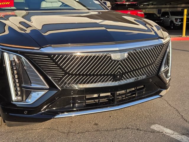 Certified 2025 Cadillac Lyriq Luxury w/ LPO, Floor Liner Package AWD/4WD image 8