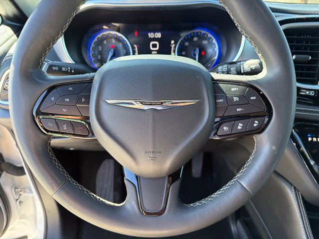 Used 2025 Chrysler Pacifica Limited FWD image 29