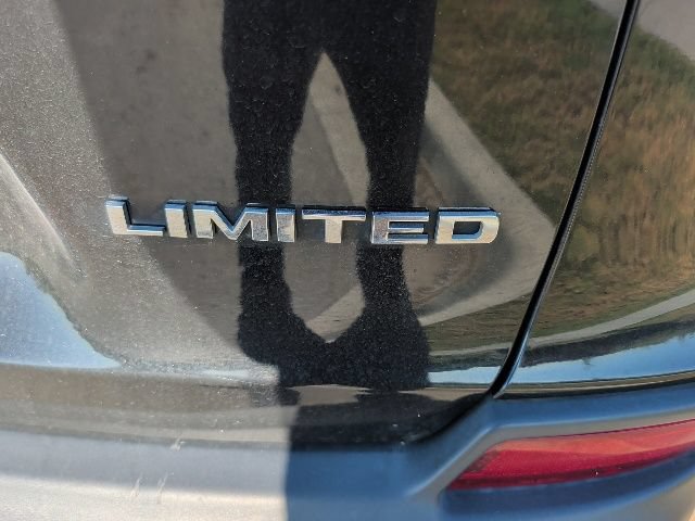 Used 2019 Jeep Cherokee Limited AWD/4WD image 13