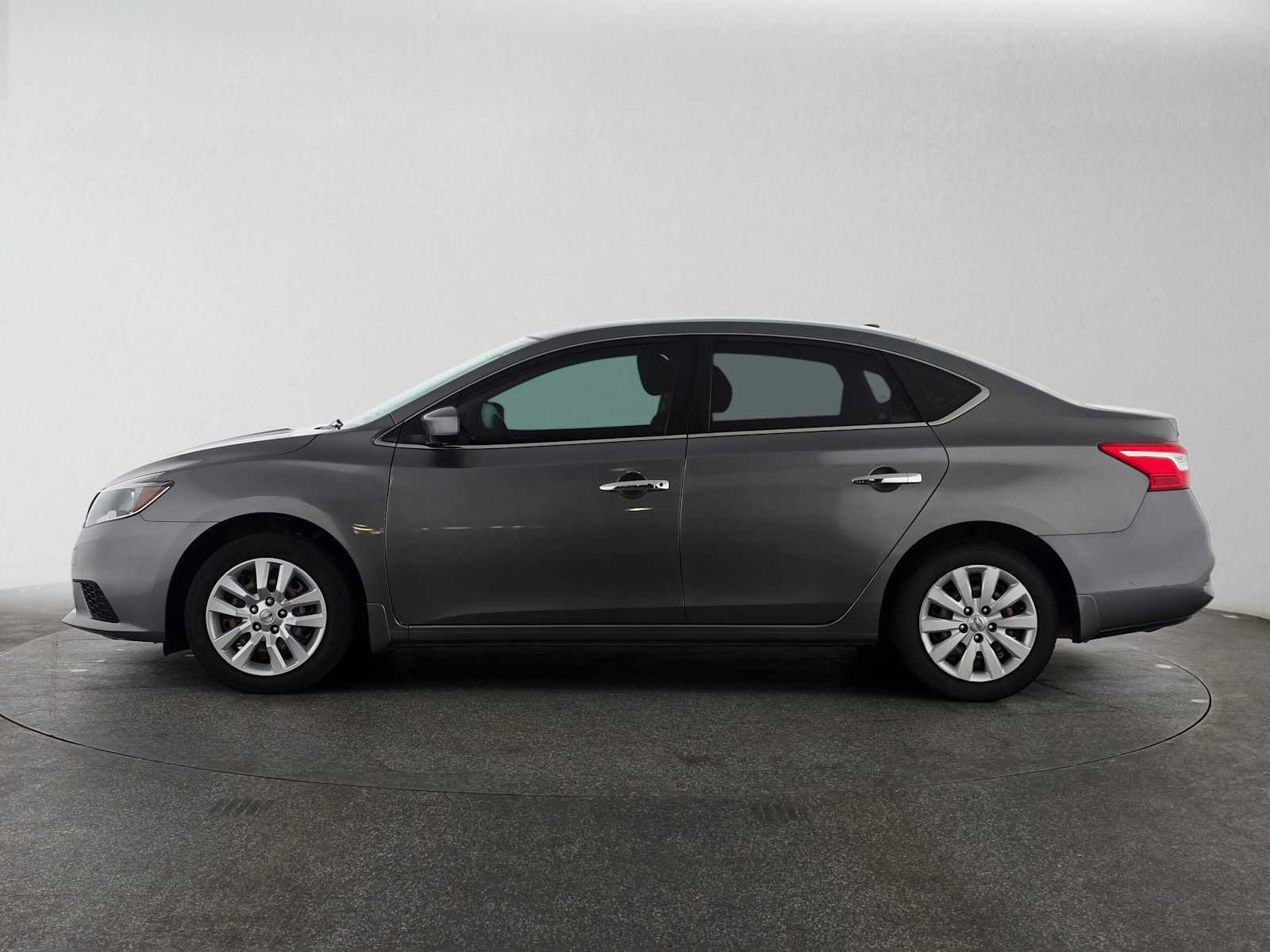 Used 2017 Nissan Sentra SV w/ Driver's Assist Package FWD image 6