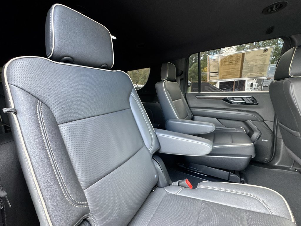 Used 2025 Chevrolet Suburban Premier RWD image 29
