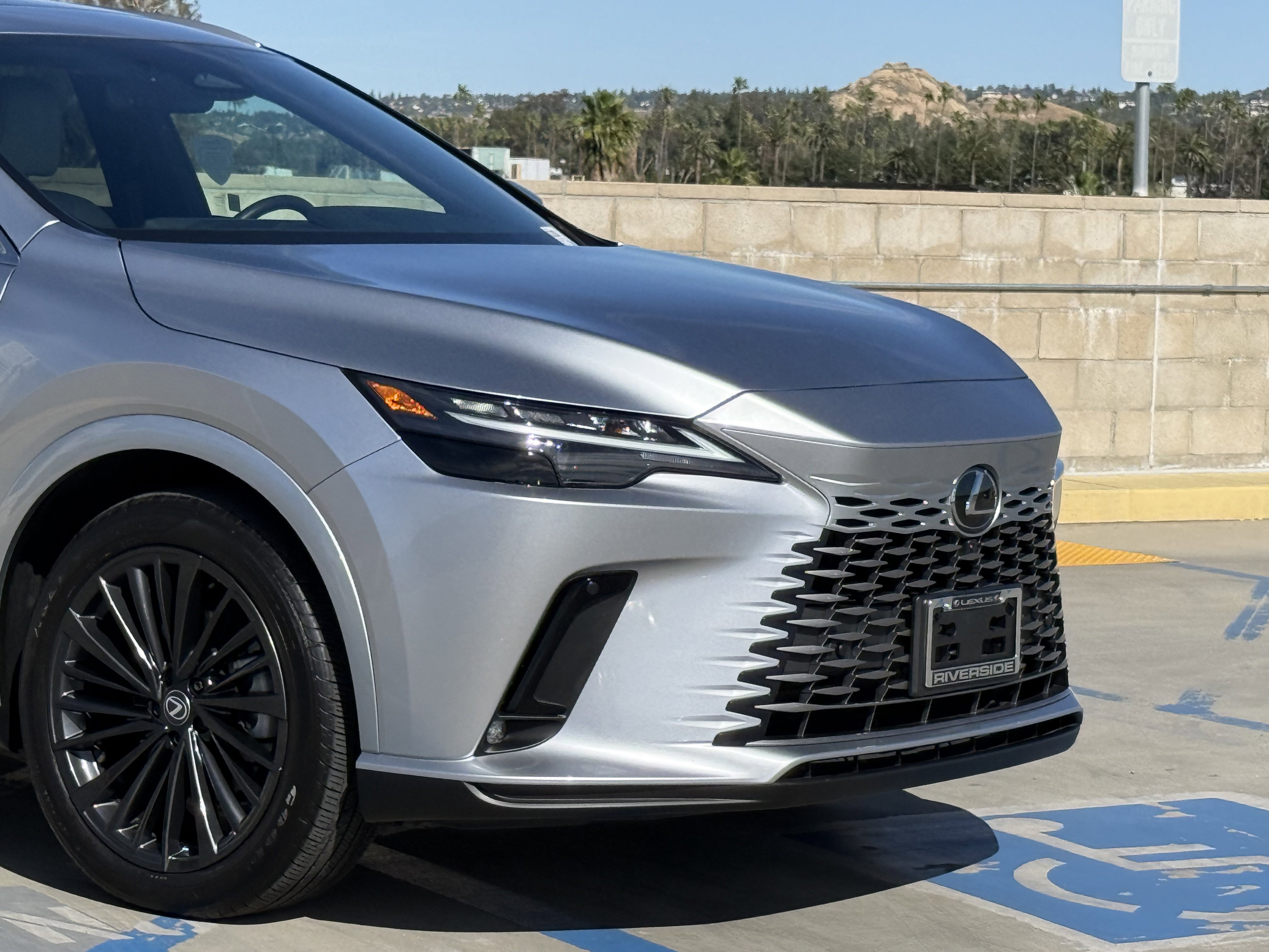 Used 2025 Lexus RX 350h w/ Convenience Package image 3