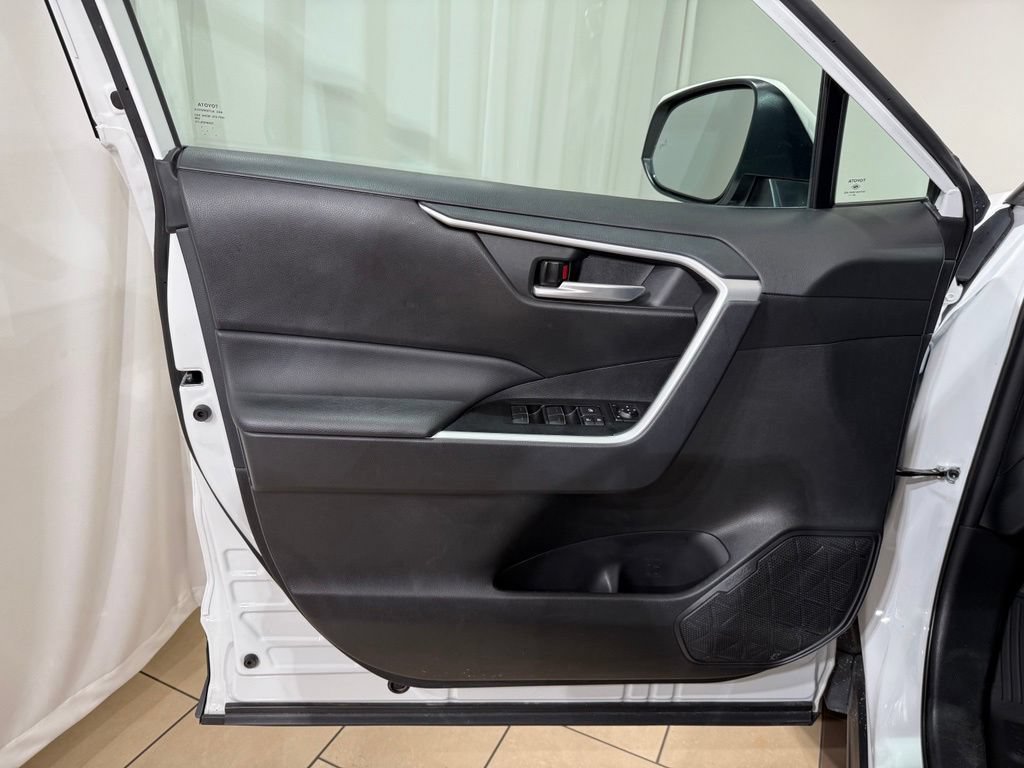 Certified 2025 Toyota RAV4 XLE AWD/4WD image 15