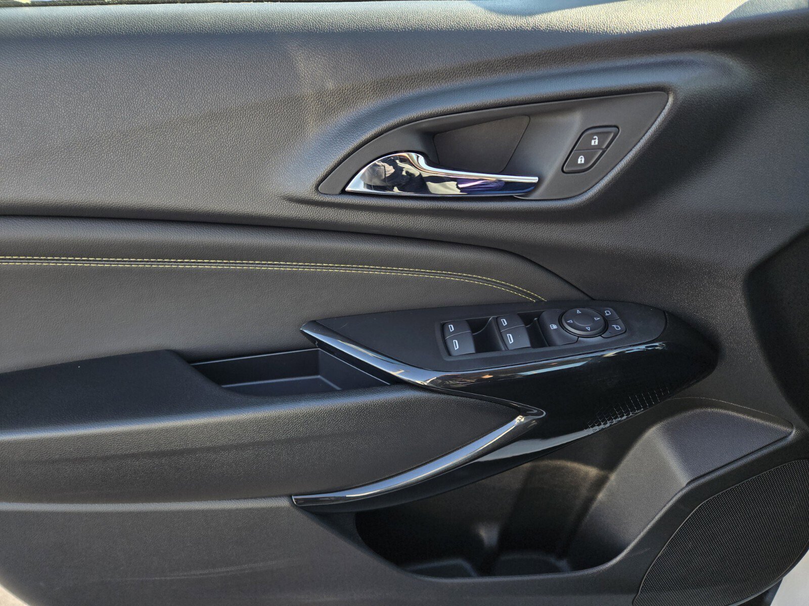 New 2026 Chevrolet Trax LT w/ Driver Confidence Package image 12