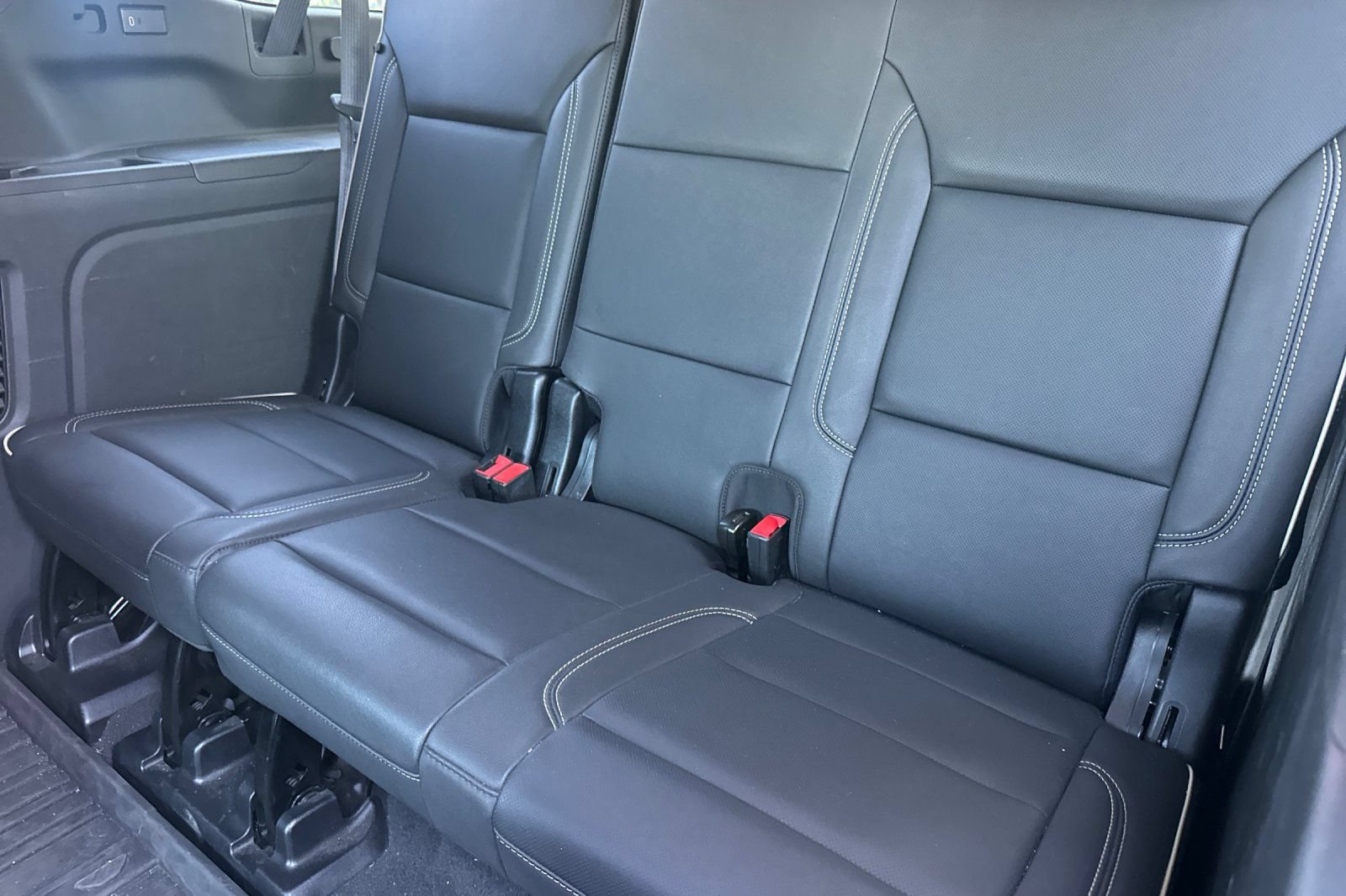 Used 2024 GMC Yukon XL SLT w/ SLT Luxury Package AWD/4WD image 18