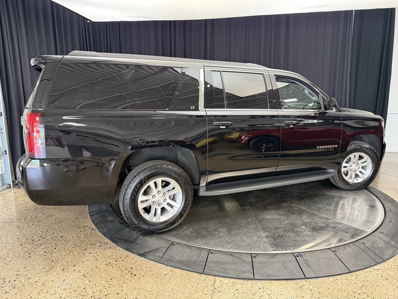 Used 2019 Chevrolet Suburban LT AWD/4WD image 7
