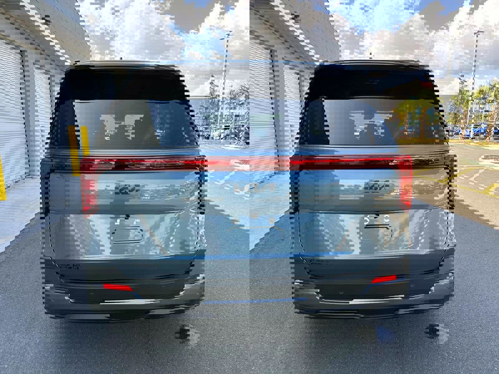 New 2026 Kia Carnival SX w/ SX Dark Edition Package image 4