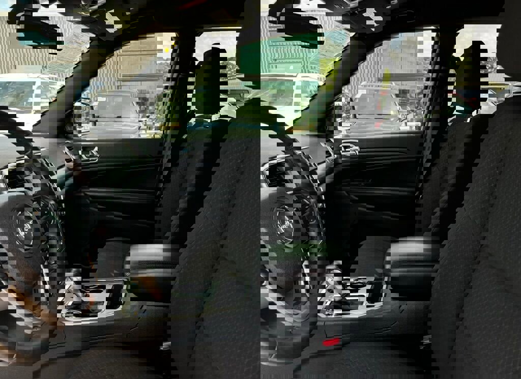 Used 2018 Jeep Grand Cherokee Laredo image 14