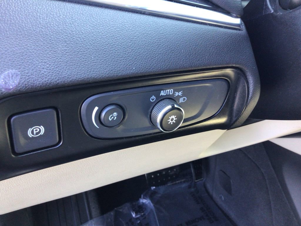 Used 2019 Buick Enclave Essence image 18