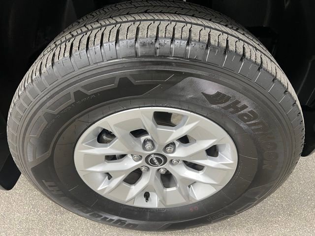 Used 2024 Nissan Frontier SV w/ Technology Package image 18