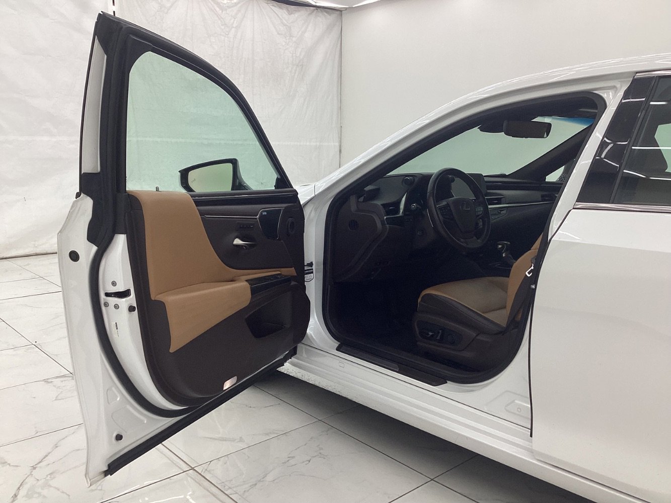 Used 2020 Lexus ES 300h w/ Premium Package image 16