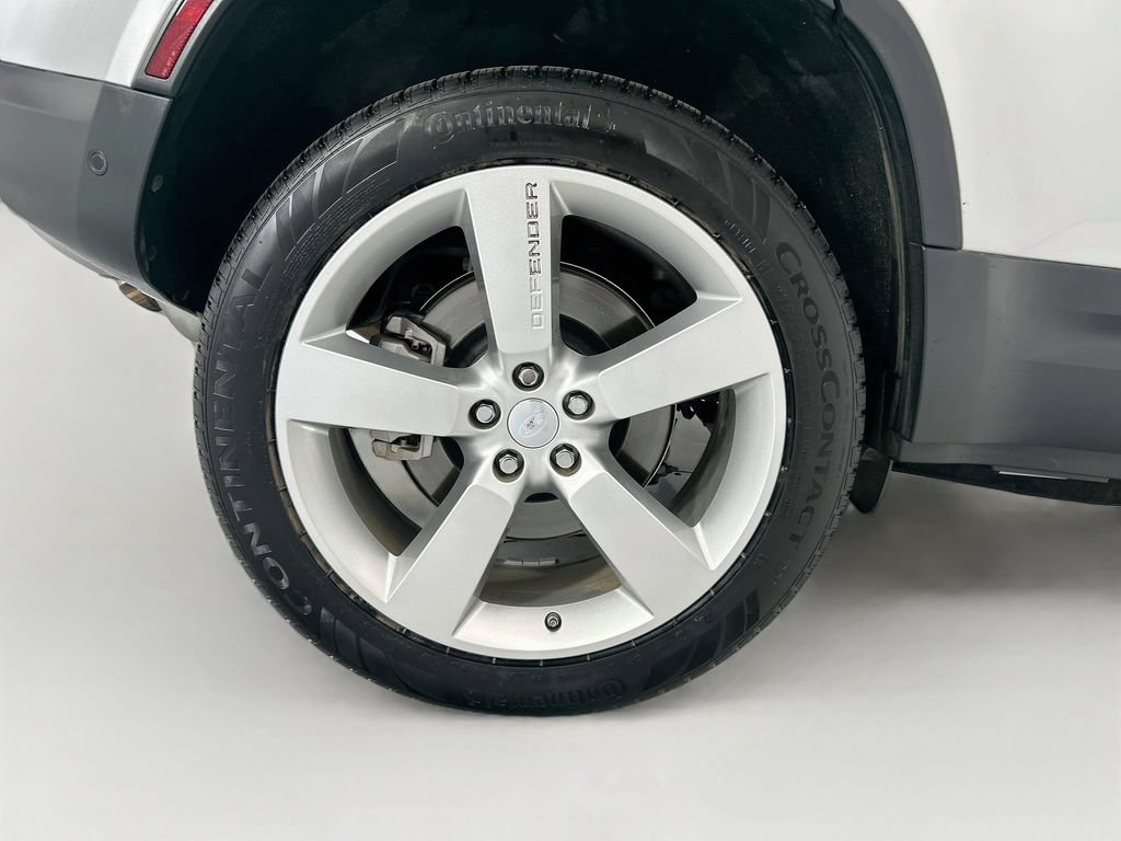 Used 2020 Land Rover Defender 110 First Edition AWD/4WD image 32