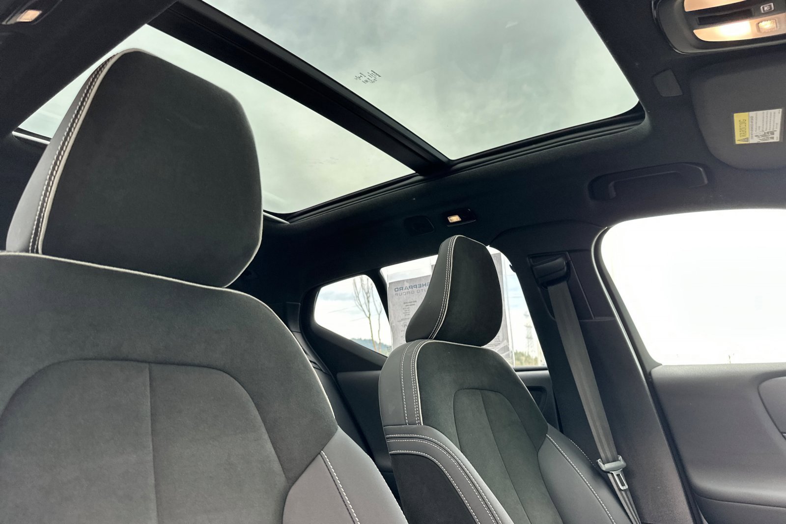 Used 2023 Volvo XC40 Recharge Ultimate image 18