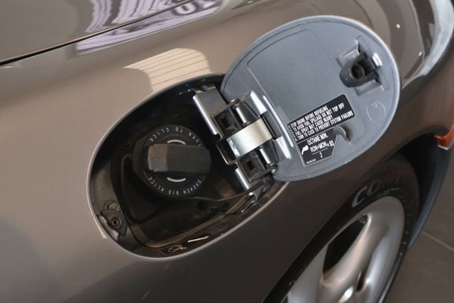 Used 2001 Porsche 911 Carrera 4 image 11