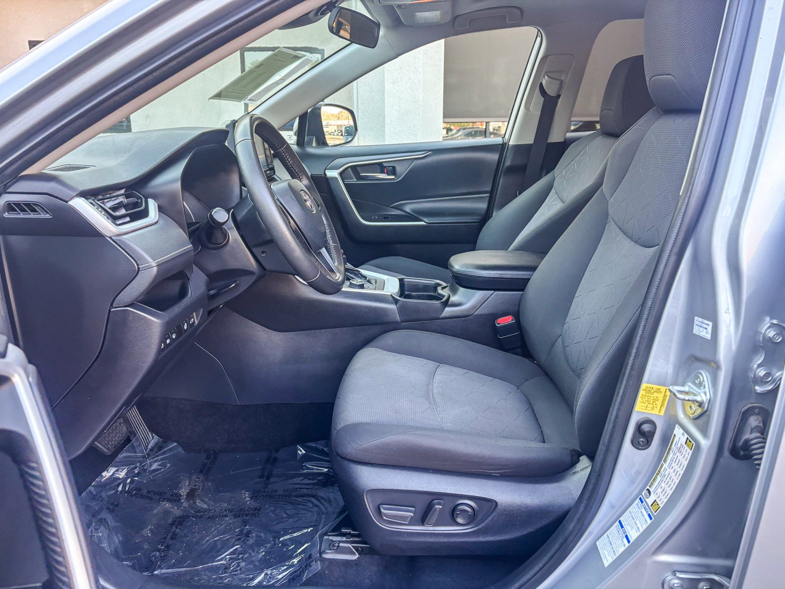 Used 2021 Toyota RAV4 XLE w/ Convenience Package image 20