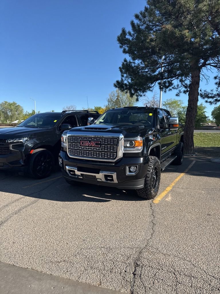 Used 2018 GMC Sierra 2500 Denali w/ Duramax Plus Package AWD/4WD image 1