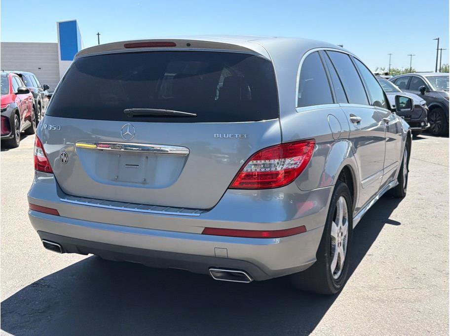 Used 2011 Mercedes-Benz R 350 BlueTEC 4MATIC image 2