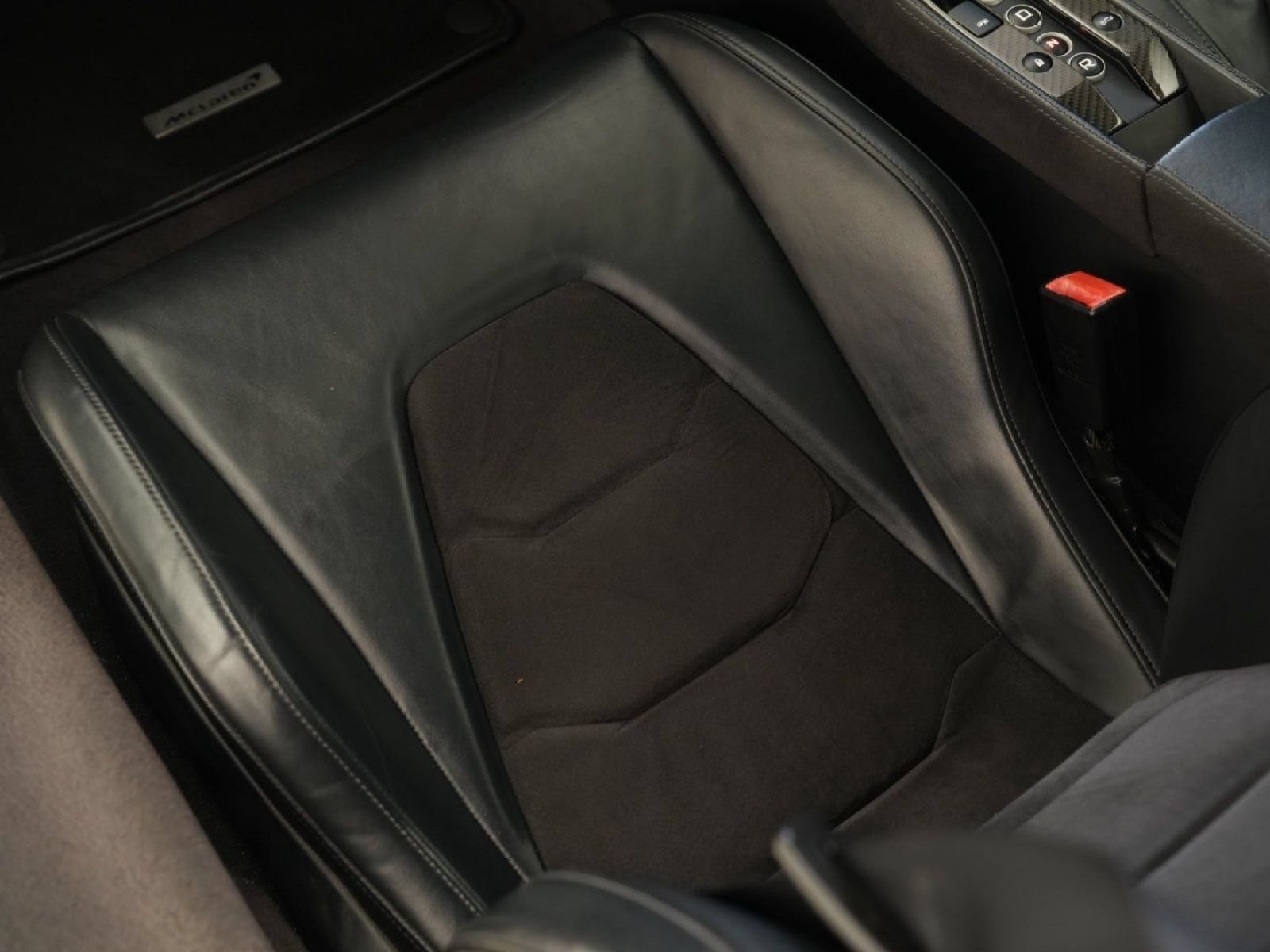 Used 2015 McLaren 650S Spider RWD image 25