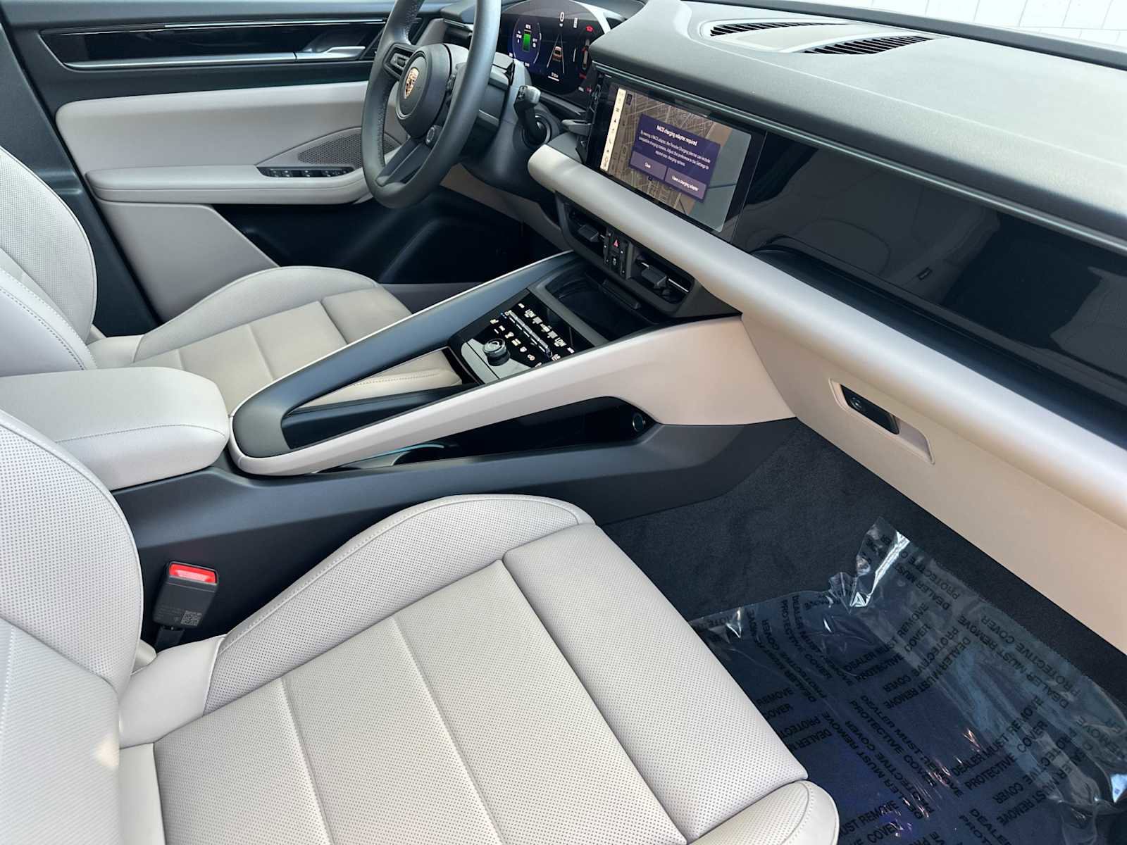 New 2026 Porsche Macan 4 Electric image 16