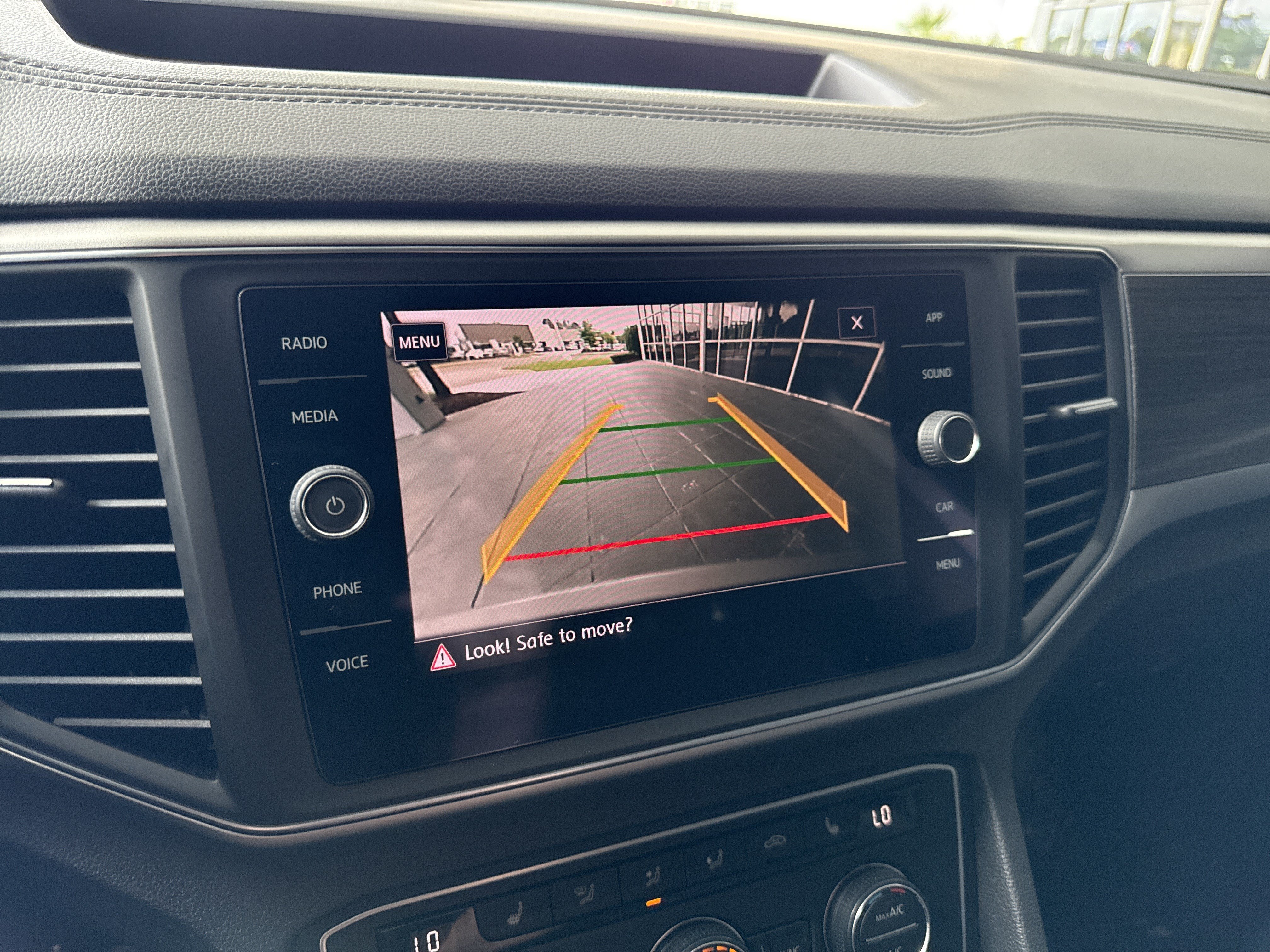 Used 2018 Volkswagen Atlas SE w/ R-Line Package FWD image 23