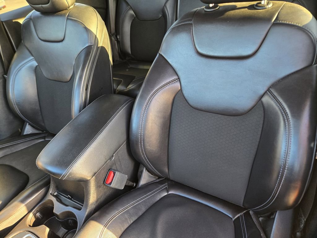 Used 2020 Jeep Cherokee Latitude Plus image 17