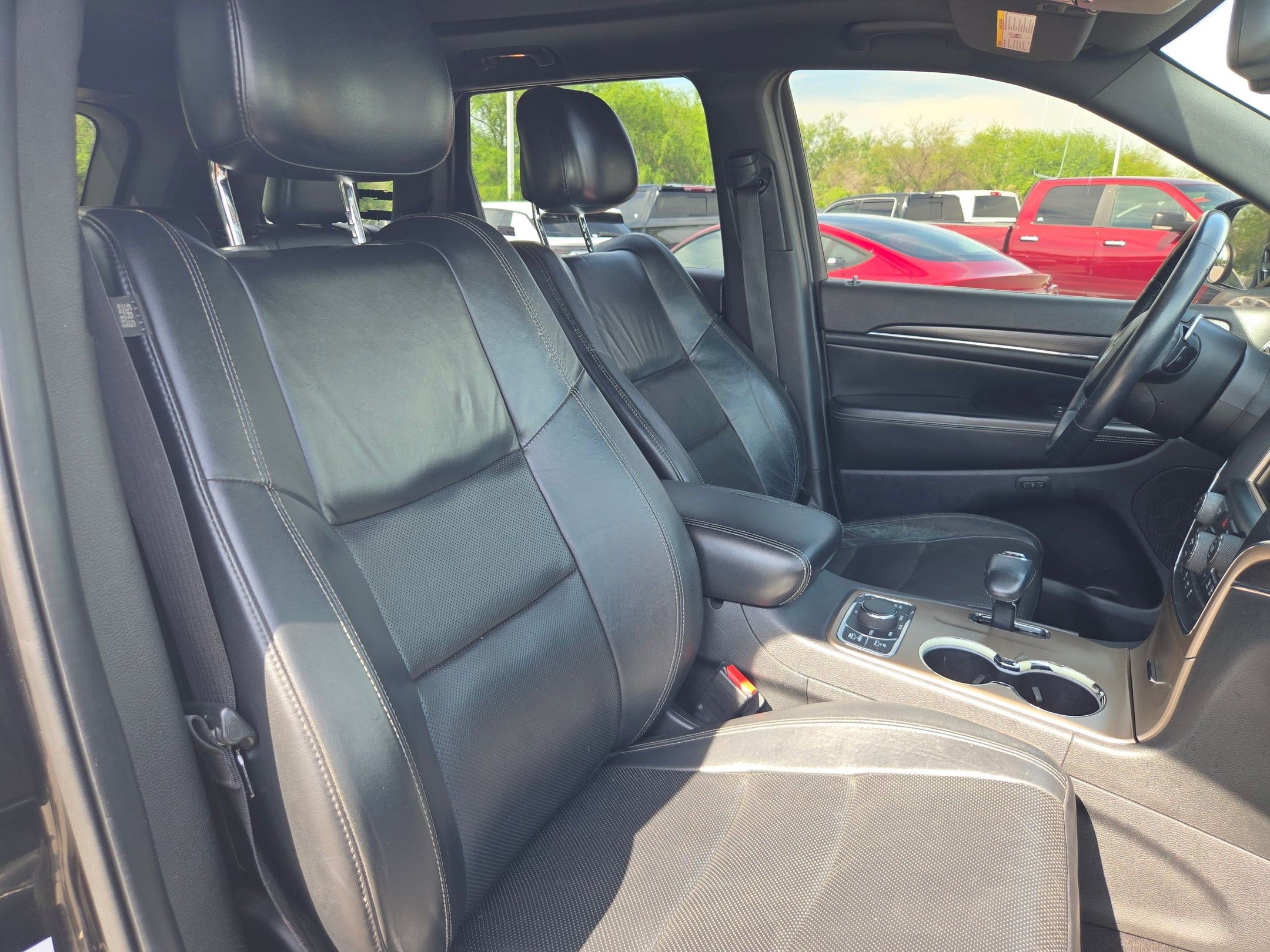 Used 2014 Jeep Grand Cherokee Limited w/ Luxury Group II AWD/4WD image 25