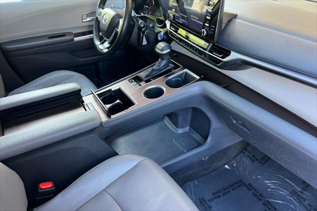 Certified 2022 Toyota Sienna XLE image 18