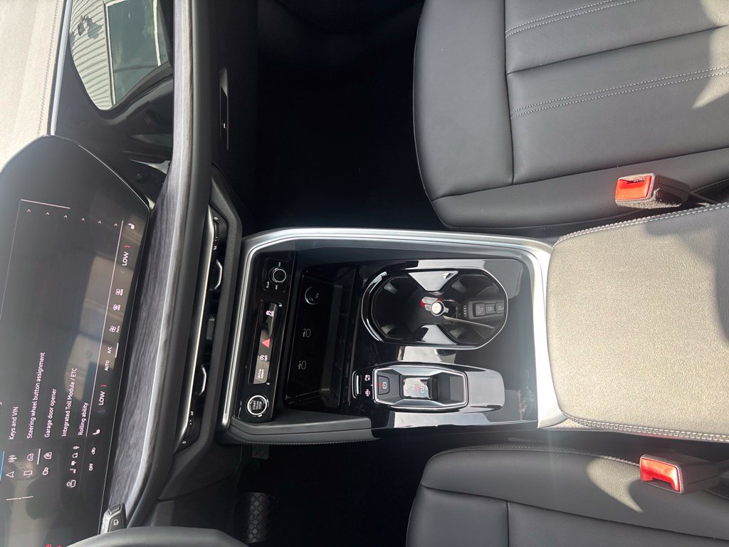 Used 2025 Audi Q5 Premium w/ Convenience Package AWD/4WD image 17