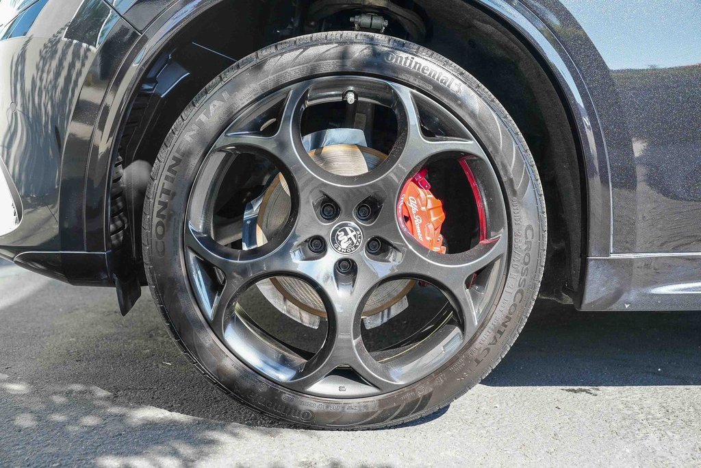 Used 2022 Alfa Romeo Stelvio Veloce image 9