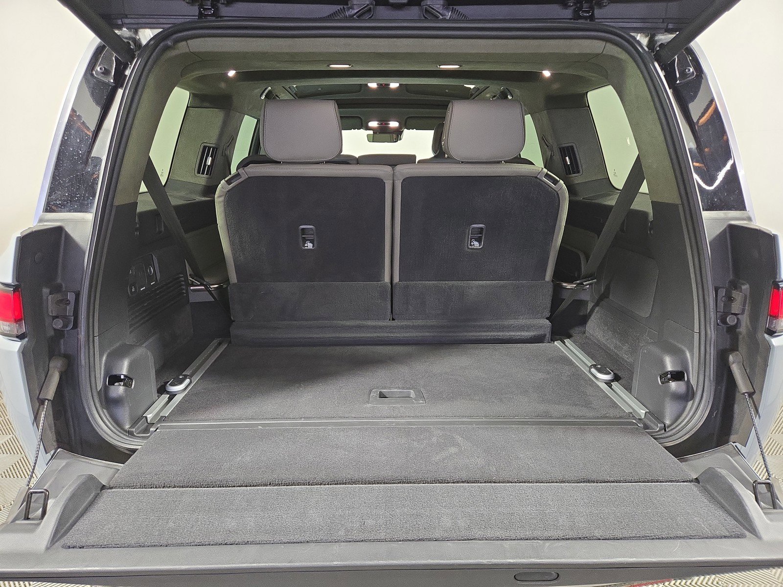 Used 2024 Rivian R1S Adventure AWD/4WD image 15