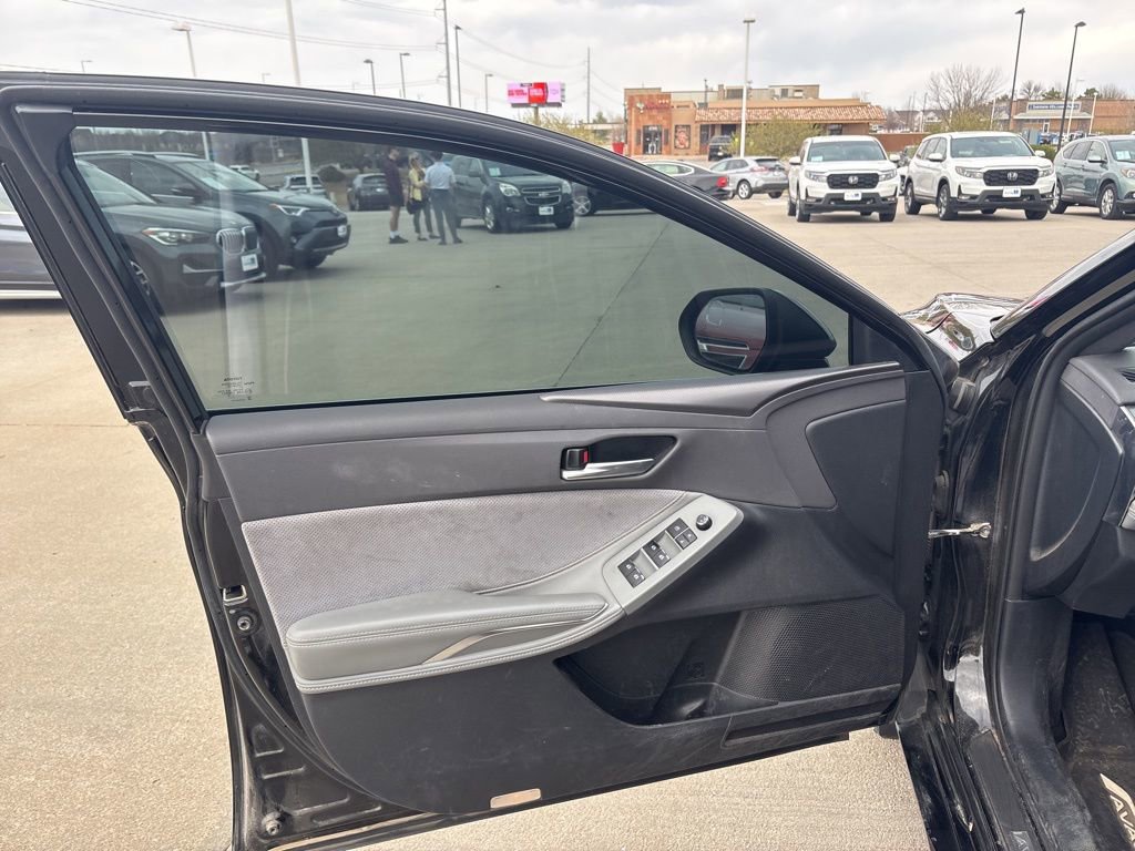 Used 2019 Toyota Avalon XSE w/ Protection Package FWD image 9