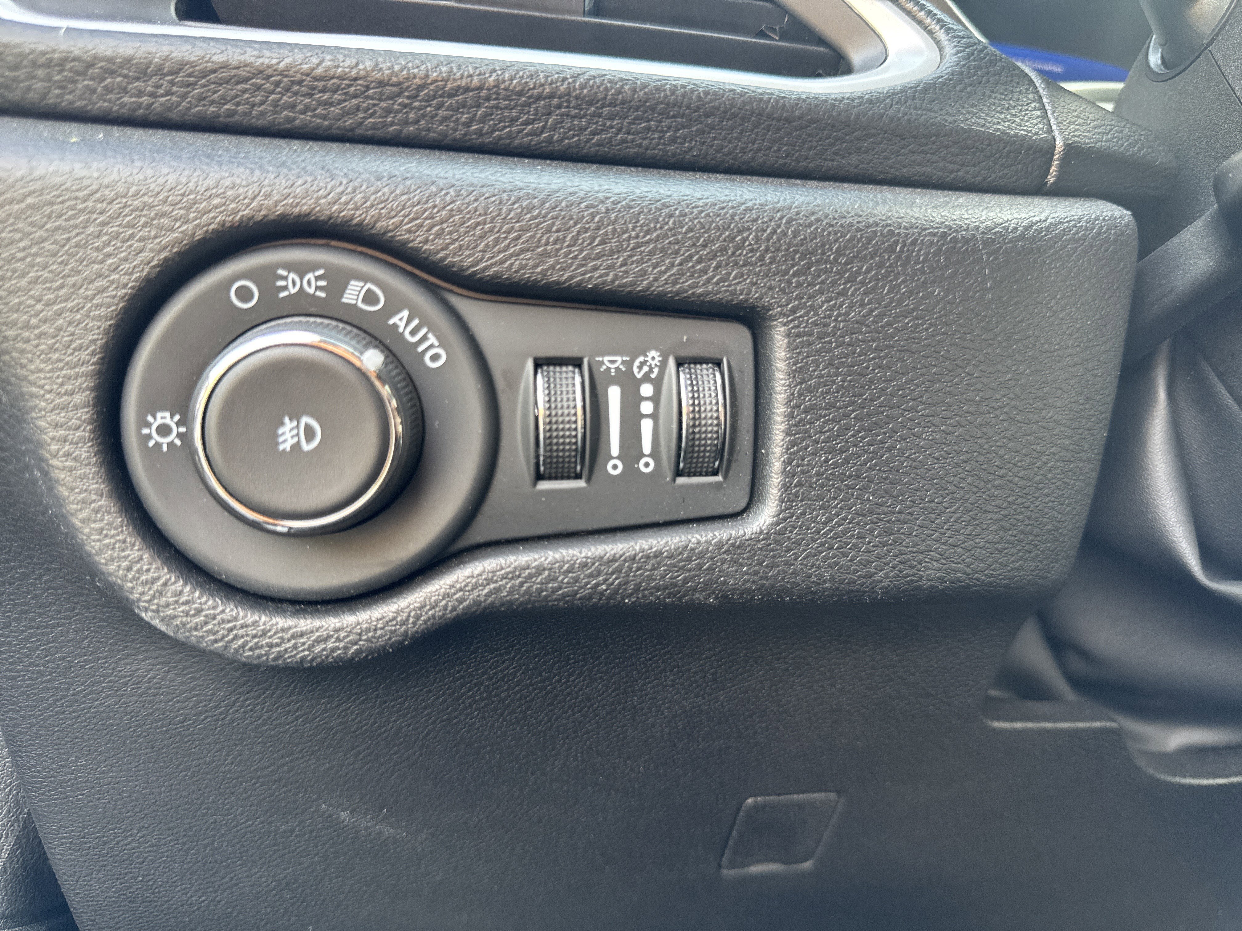 Used 2024 Chrysler Pacifica Touring-L w/ S Appearance Package image 43