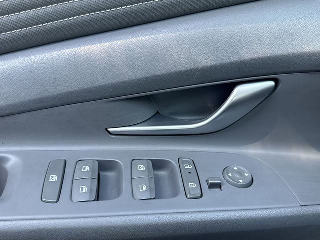 Used 2025 Hyundai Elantra SEL image 25