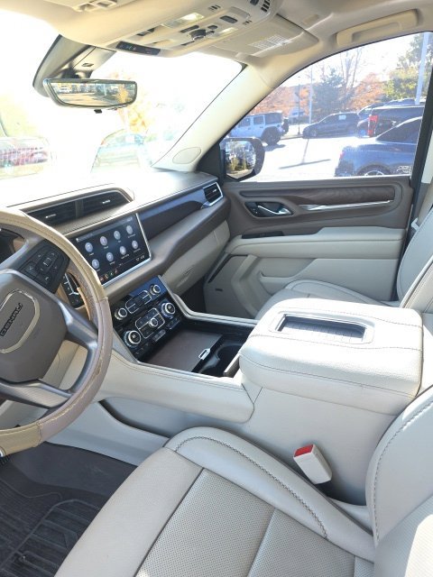 Used 2021 GMC Yukon XL Denali w/ Denali Ultimate Package AWD/4WD image 10