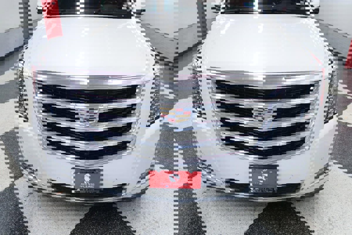 Used 2019 Cadillac Escalade ESV Premium Luxury image 4