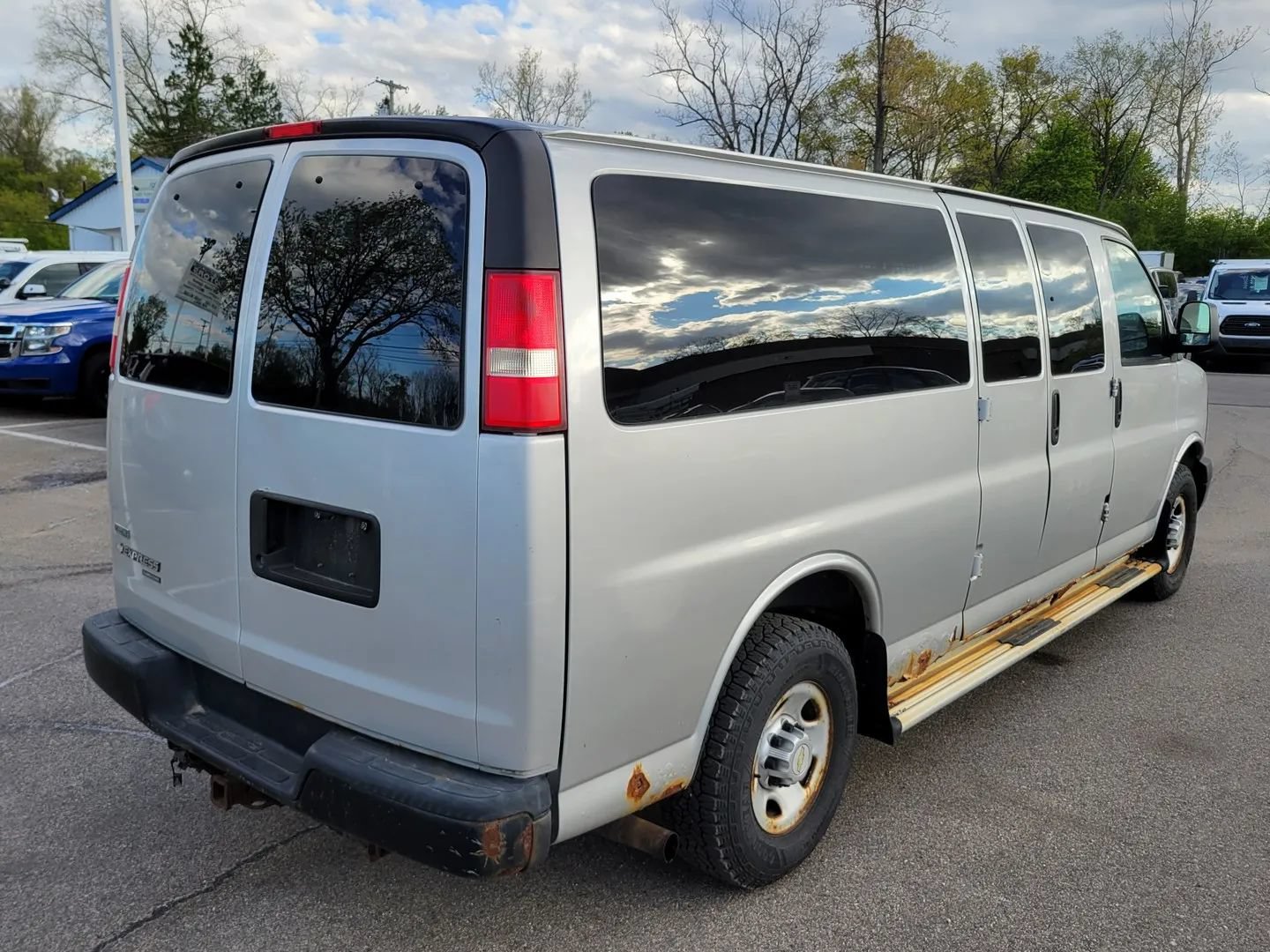 Used 2011 Chevrolet Express 3500 LS RWD image 15