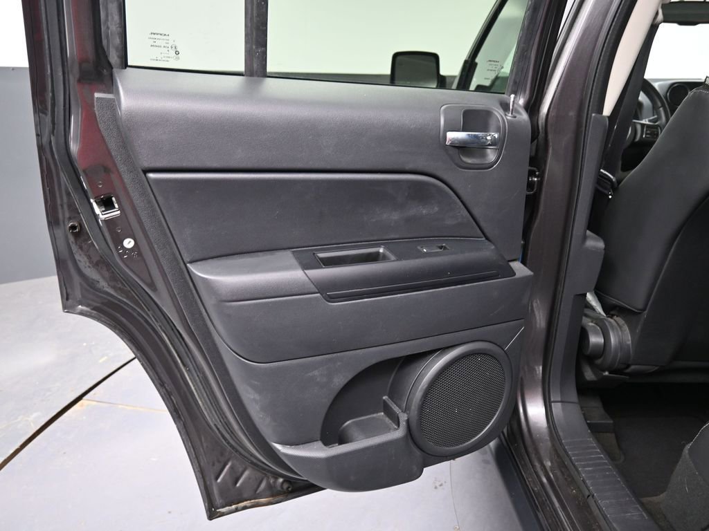 Used 2015 Jeep Patriot High Altitude image 23