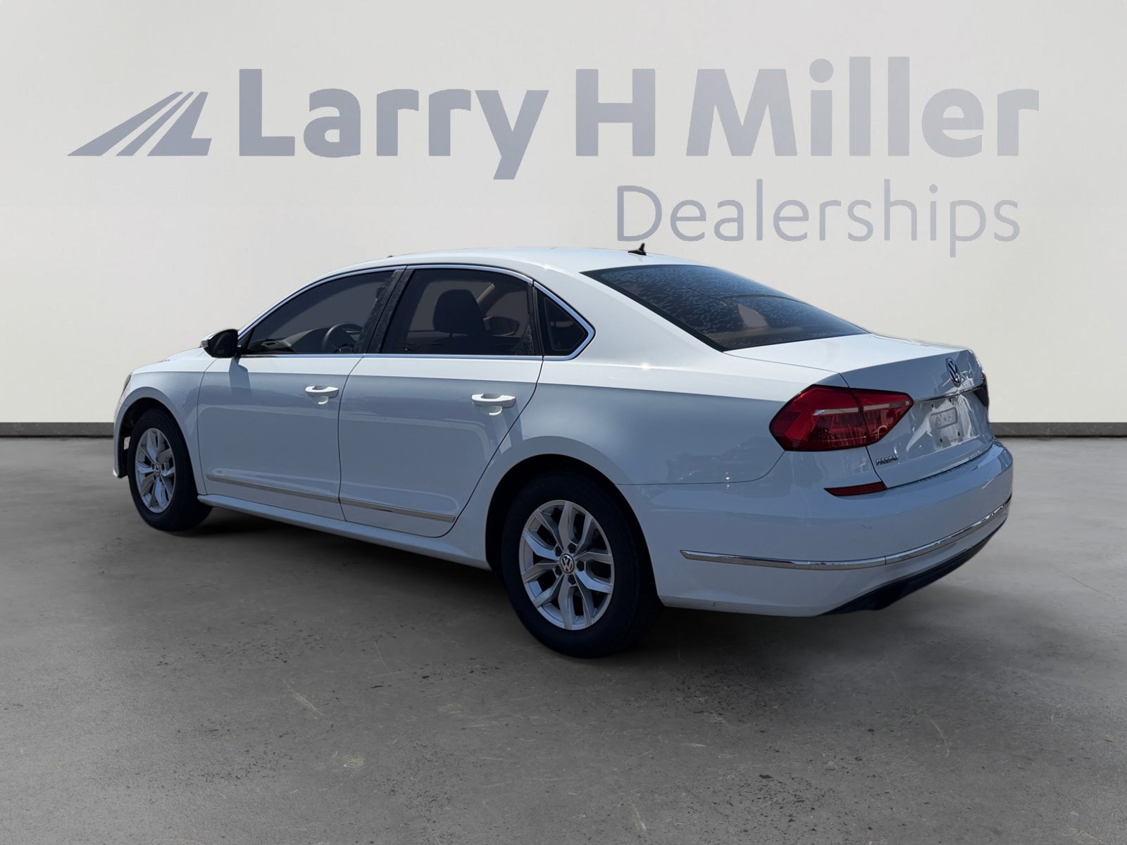 Used 2016 Volkswagen Passat 1.8T S FWD image 3