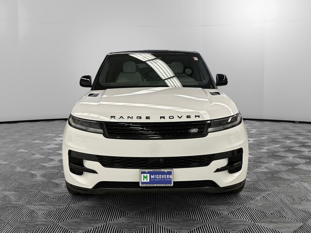 Used 2025 Land Rover Range Rover Sport SE image 8