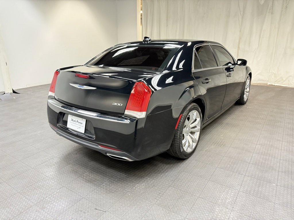 Used 2018 Chrysler 300 Touring L image 6