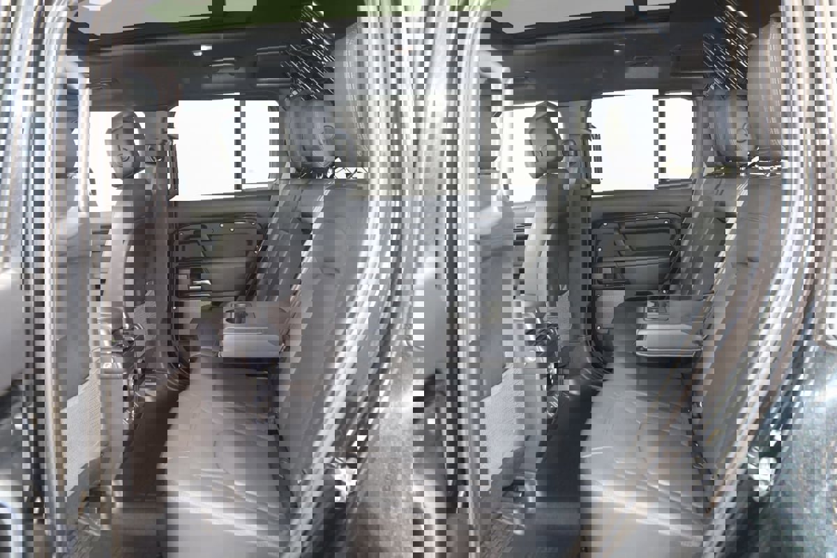 Used 2023 Land Rover Defender 110 V8 image 47