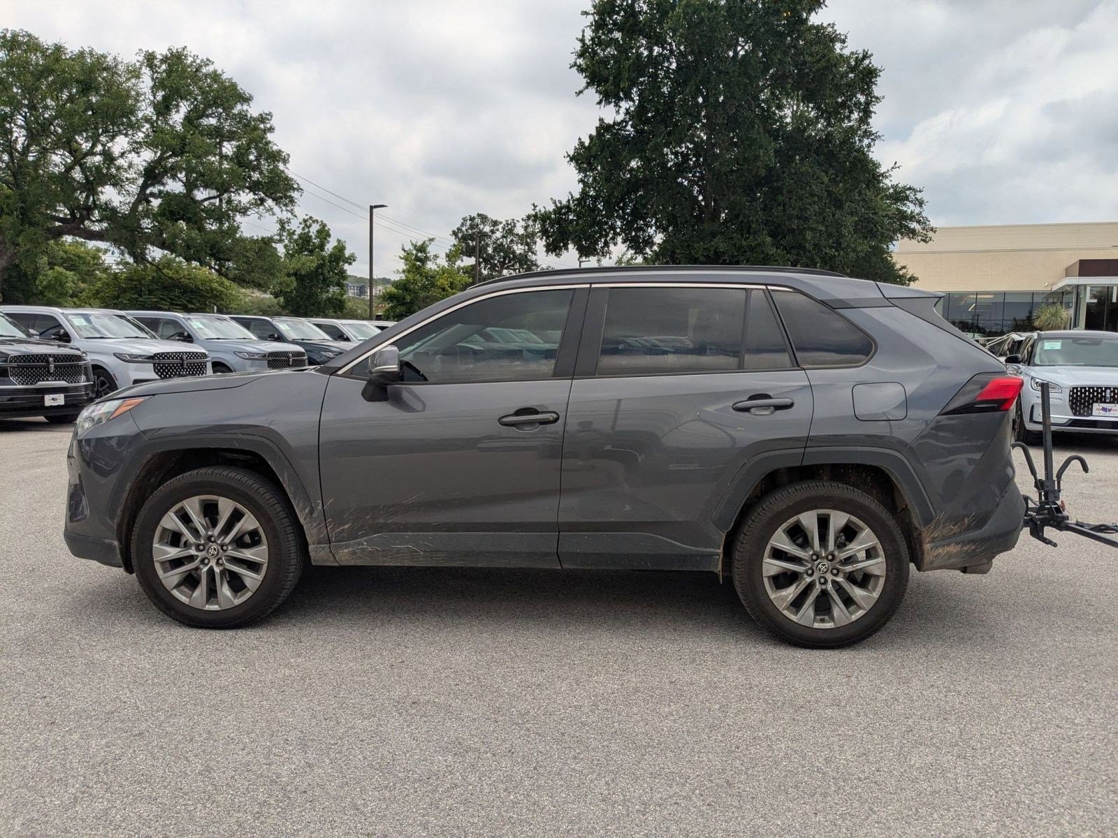 Used 2023 Toyota RAV4 XLE Premium FWD image 6