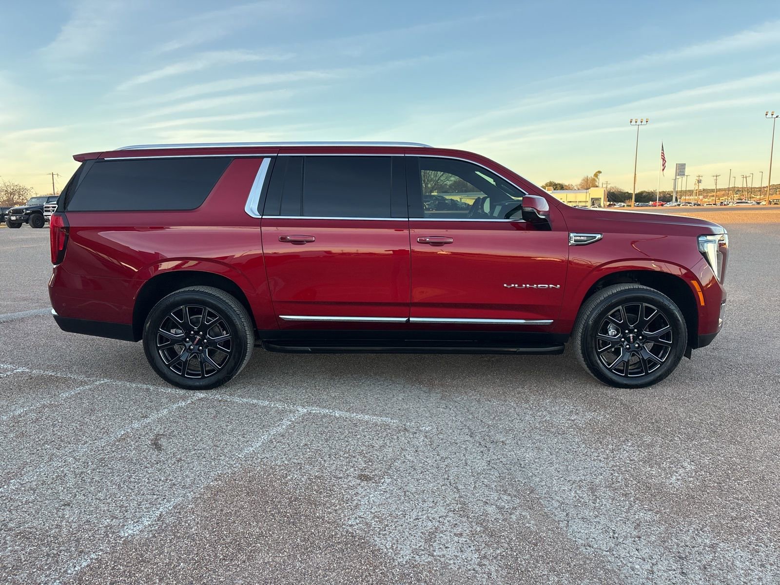 Certified 2025 GMC Yukon XL Elevation image 6
