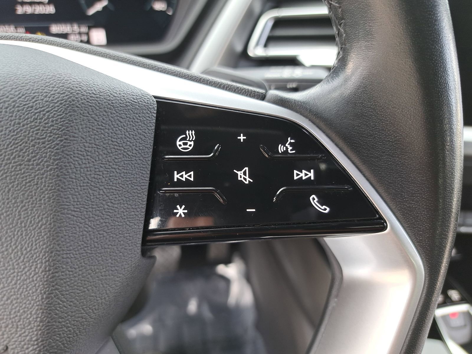 Used 2024 Audi Q4 e-tron Premium Plus image 18